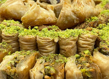 Load image into Gallery viewer, ASSORTED ROUND MIXED BAKLAVA TRAY

